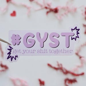 Adesivo "Mettiti insieme la tua roba" / #GYST / Divertente adesivo motivazionale in vinile / Perfetto per borracce, laptop e altro ancora