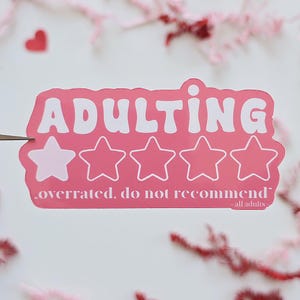 Erwachsener Erwachsene: Überbewertet, nicht empfehlen Sticker | Lustig, relatable Vinyl Aufkleber für Millennials | Perfekt für Wasserflasche, Laptops und vieles mehr