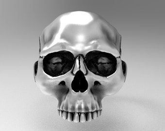Könnte beinhalten: Ein silberner Totenkopfring mit einem detaillierten Design. Der Schädel hat geschlossene Augen und einen leicht geöffneten Mund mit Zähnen.