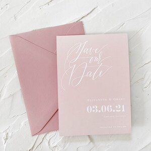 Vellum Save the Date Einladung. Weiße Tinte Hochzeitseinladung. Save the Date HochzeitSeinladungen. Vellum und Weiße Einladung