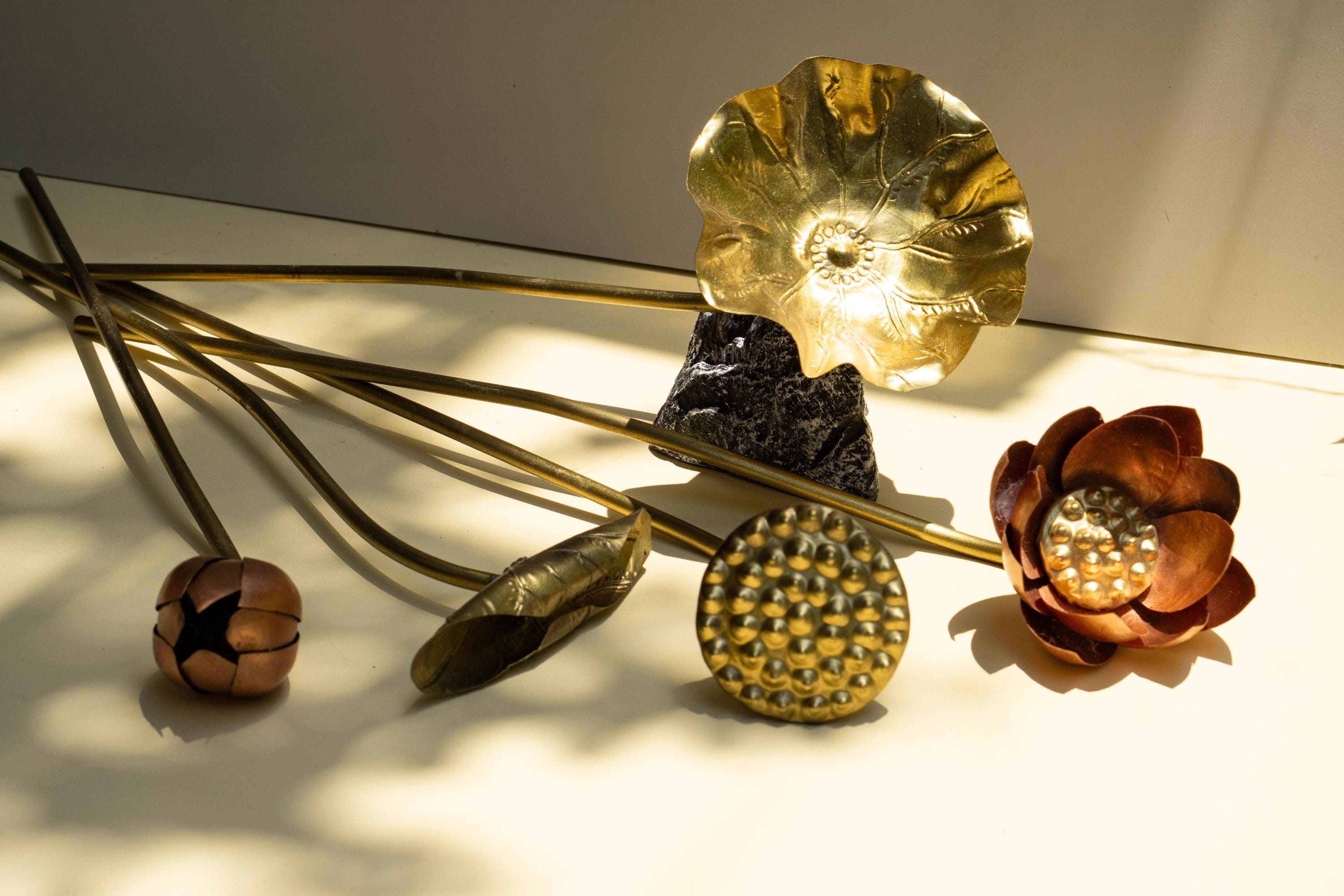 手作りの真鍮と銅の蓮の花：エッチングされた花の装飾、ユニークな蓮の