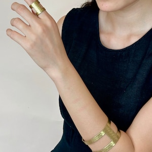 Pulsera de latón con puños / Pulsera dorada / Pulsera hecha a mano / Pulsera de latón para hombre / Pulsera unisex