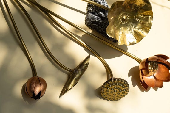 手作りの真鍮と銅の蓮の花：エッチングされた花の装飾、ユニークな蓮の