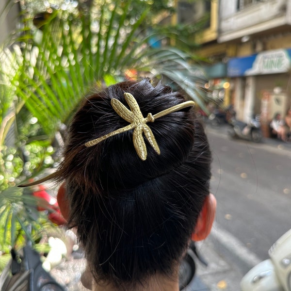 Épingle à cheveux libellule en laiton | Stick cheveux libellule doré | Bijoux libellule | Peigne anti-insectes | Accessoires pour cheveux de mariage