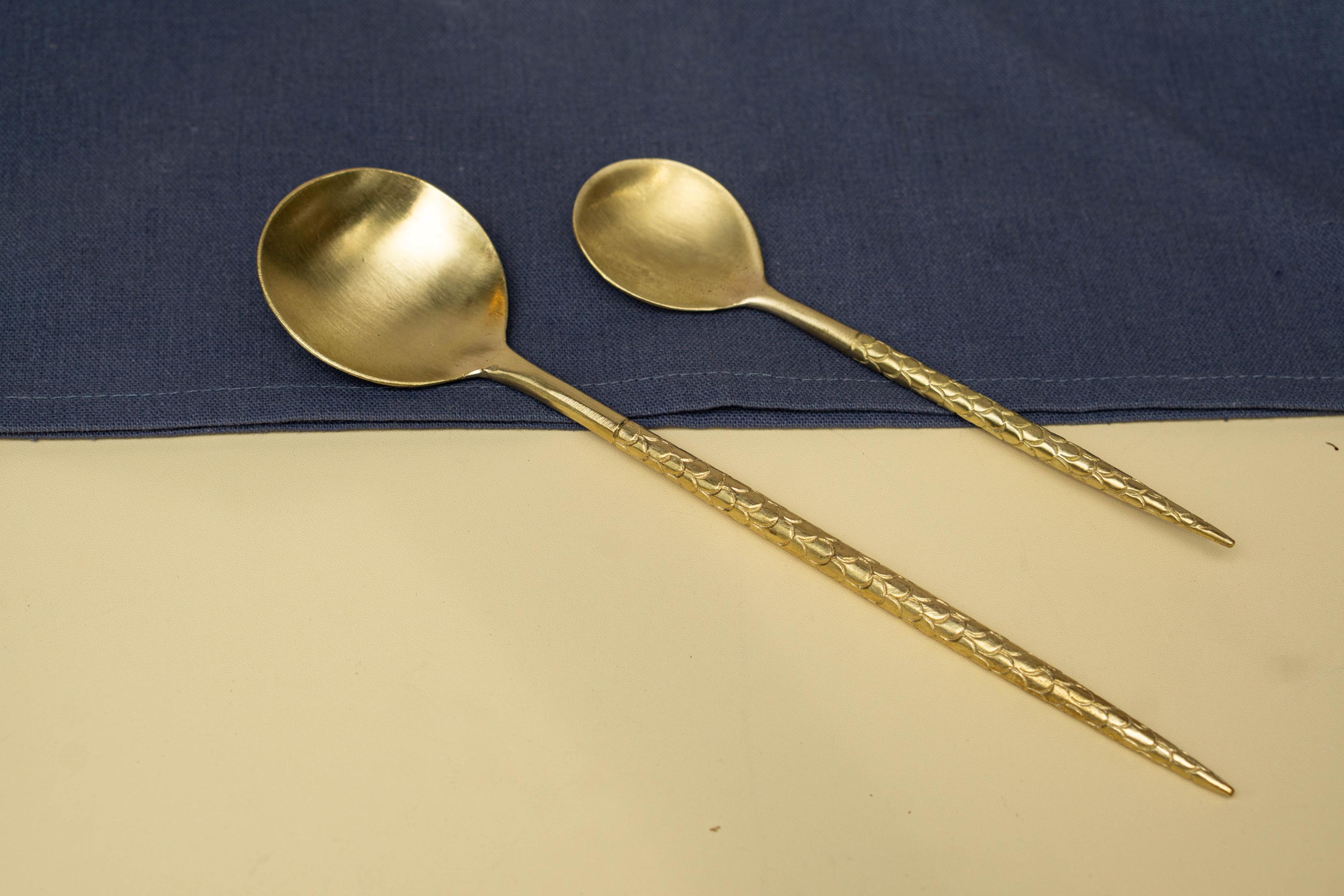 手彫り真鍮ティースプーン：ベトナム工芸品、金仕上げ - Etsy 日本