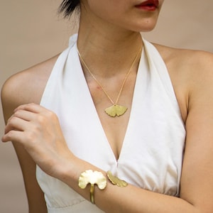 Pulsera de latón con hojas de ginkgo: joyería bohemia Art Nouveau
