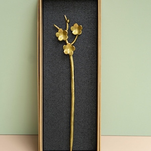 Presilha de cabelo Flor de Pêssego: Presilha de cabelo em forma de flor em latão dourado, presilha de cabelo artesanal, presilha de cabelo Flor de Sakura