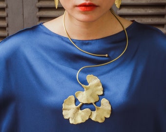 Colar de folha de ginkgo feito à mão em latão: joia marcante