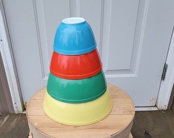 4 Pyrex Primary Colors Mixing Bowl Set. #401,  402,  403 and 404.