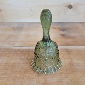 Fenton Green Daisy & Button Bell