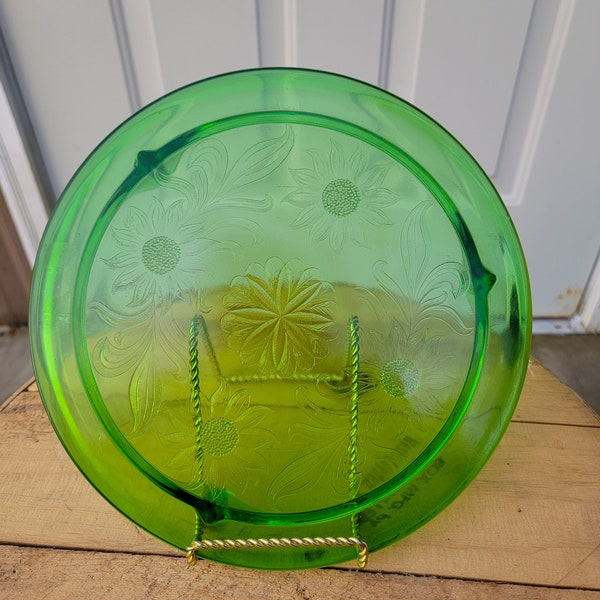 Green Footed 10" Sunflower Cake Plate. 10"W x 1-1/2"H