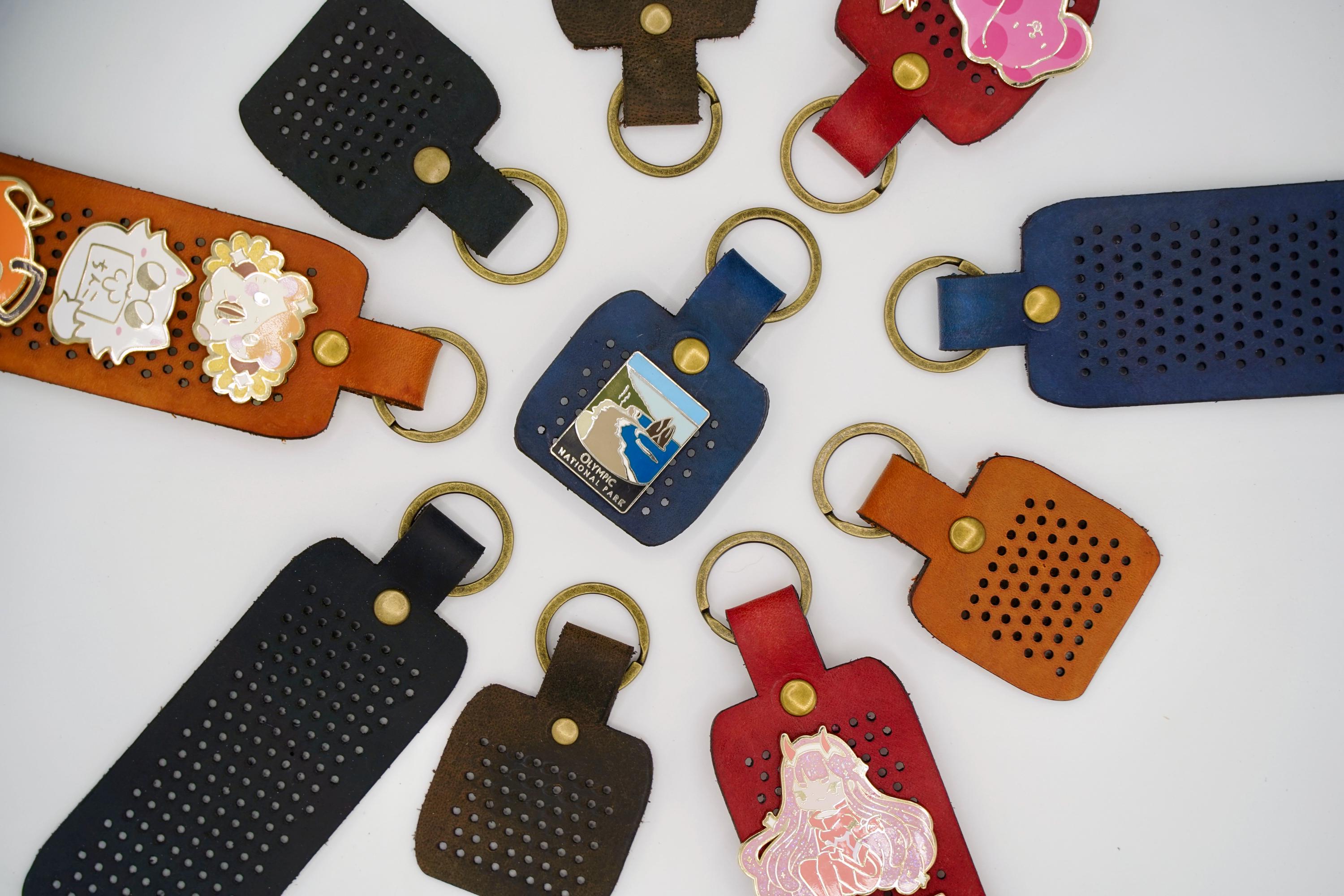 Leather Enamel Pin Holder Keychain, Portable Pin Display for Bag