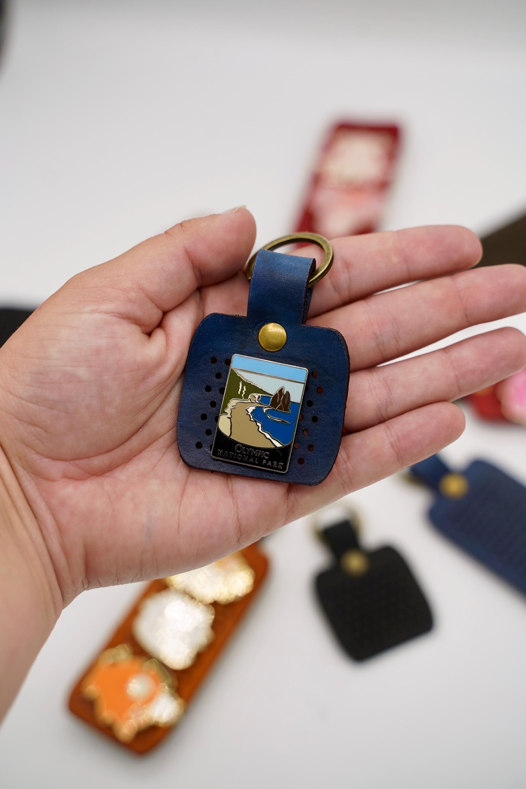 Leather Enamel Pin Holder Keychain, Portable Pin Display for Bag