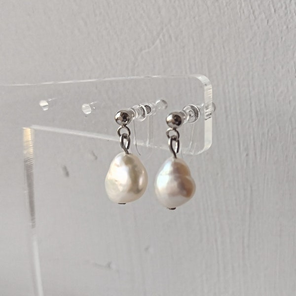 Clip on pearl earrings // Non pierced // Freshwater pearls // Baroque irregular pearl earrings // Silver or Gold // Ivory clip on earrings