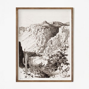 Puede incluir: Una ilustración en blanco y negro de un paisaje de cañón con un cactus en primer plano. El texto "Sketch of Apache Trail" está en la parte inferior de la imagen.