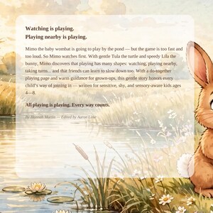 Op de afbeelding: Een aquarelillustratie van een vijversc&egrave;ne met een bruin konijn aan de rechterkant. Een wit tekstvak in het midden bevat de tekst: Watching is playing. Playing nearby is playing. Mimo the baby wombat is going to play by the pond. All playing is playing. Every way counts. By Hannah Martin - Edited by Aaron Lime.