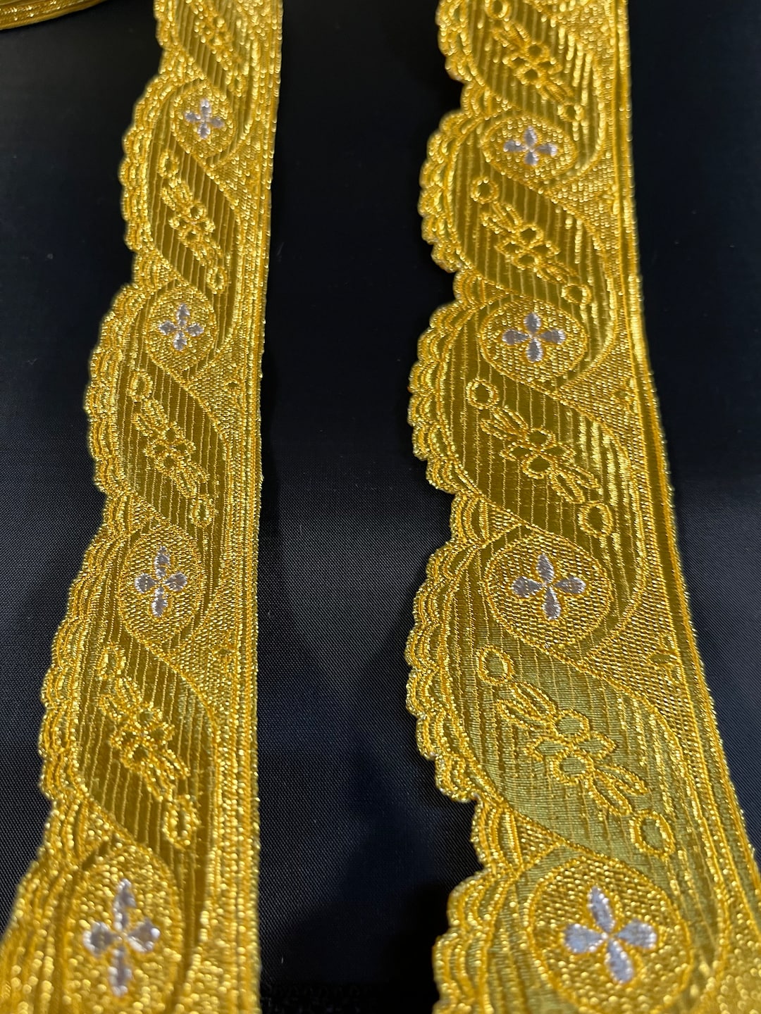 Metallic One Sided Wavy Ribbon, Metallic Trim, Zig Zag Ribbon, 2.5cm ...
