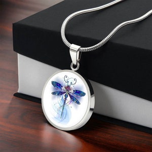 Halskette Libelle Schmuck als Krafttier Libelle, Kette mit Libelle Anhänger, personalisierte Kette mit Gravur, Blaue Libelle Schmuck