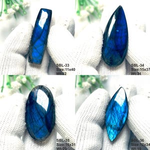 Pu&ograve; includere: Quattro pietre preziose di labradorite lucida con intensa iridescenza blu. Ogni pietra &egrave; etichettata con i codici SBL-33, SBL-34, SBL-35 e SBL-36, incluse dimensioni in mm e peso in carati. Le forme includono rettangolo, goccia, ovale e marquise.
