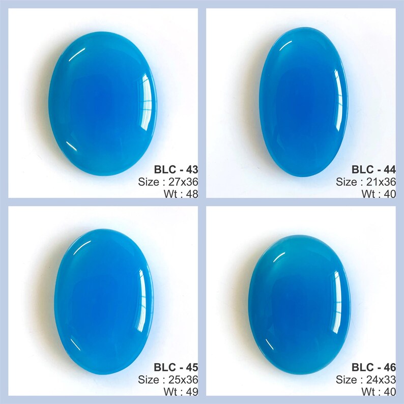 K&ouml;nnte beinhalten: Vier ovale, polierte blaue Edelsteine. Jeder Stein hat eine einzigartige Gr&ouml;&szlig;e und ein einzigartiges Gewicht, wobei der gr&ouml;&szlig;te 27x36 mm misst. Der Text "BLC - 43", "BLC - 44", "BLC - 45" und "BLC - 46" ist sichtbar. Die Gewichte sind in Gramm.