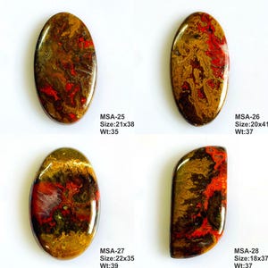 K&ouml;nnte beinhalten: Vier polierte Cabochon-Edelsteine mit wirbelnden Mustern in Dunkelrot, Braun und Gold. Jeder Stein ist mit einem Code, der Gr&ouml;&szlig;e in mm und dem Gewicht in Karat beschriftet: MSA-25 (21x38mm, 35ct), MSA-26 (20x41mm, 37ct), MSA-27 (22x35mm, 39ct), MSA-28 (18x37mm, 37ct).