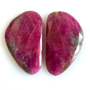 Par de rubíes facetados naturales: piedras preciosas de rubí auténticas para aretes y joyería fina