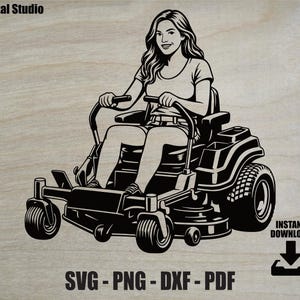 Op de afbeelding: Een zwart-witte grafische illustratie van een persoon die op een zero-turn grasmaaier zit. De tekst 767 Digital Studio staat linksboven en de tekst INSTANT DOWNLOAD met een pijl naar beneden staat rechtsonder. SVG - PNG - DXF - PDF.