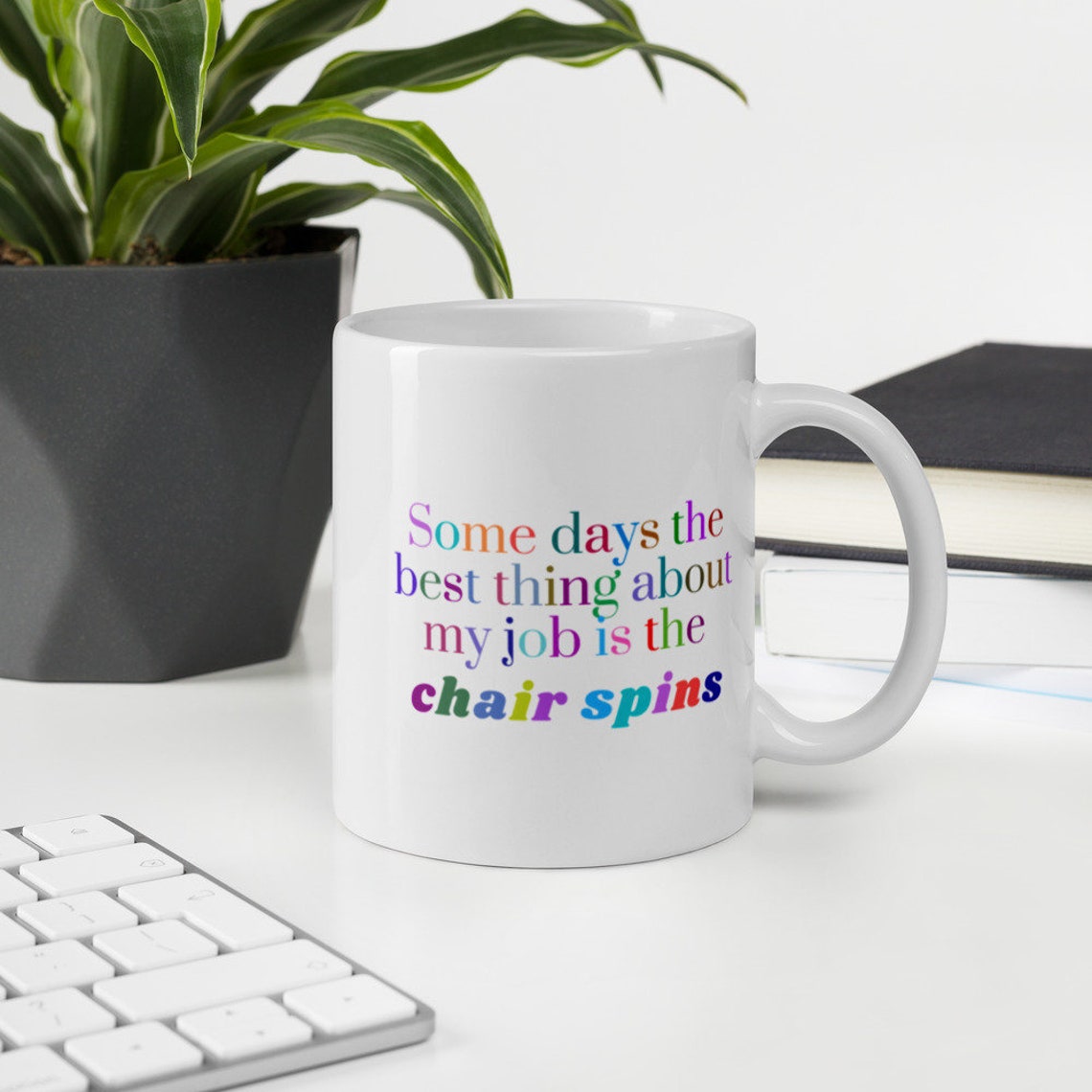 Sottobicchiere Singolo In Melamina Con Frase Divertente: "Some Days The Best Thing About My Job Is That The Chair Spins"