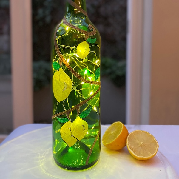 Bouteille lumineuse citron, décoration d'intérieur recyclée, peinte à la main, cadeau pour elle, cadeau personnalisé