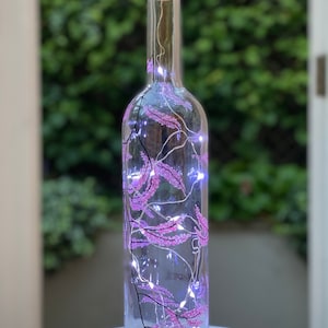 Bouteille lumineuse en fleurs de cerisier, cadeau personnalisé, cadeau pour elle, décoration d'intérieur, peint à la main