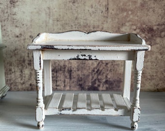 Tavolo bianco da giardino in miniatura. Scala 1:12. Rustico Provinciale Arredamento Country Shabby Chic.