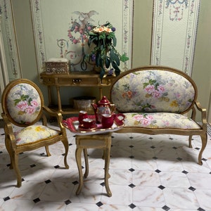 Miniatur Gold Möbel ,Sofa und Stuhl. Puppenhaus Miniatur Möbel 1:12 Maßstab