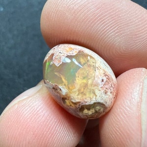 Amazing fire opal on matrix with its beautiful sparkles and landscapes AAA quality weight 10.10 carats measure 16.5x12x8mm Contraluz image 7