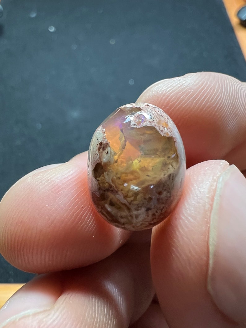 Amazing fire opal on matrix with its beautiful sparkles and landscapes AAA quality weight 10.10 carats measure 16.5x12x8mm Contraluz image 5