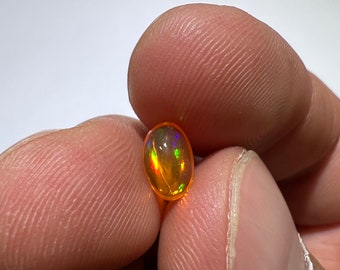 Incroyable opale d'eau avec ses magnifiques éclats de qualité AAA poids 1,00 carats mesure 8x5x4,5 mm