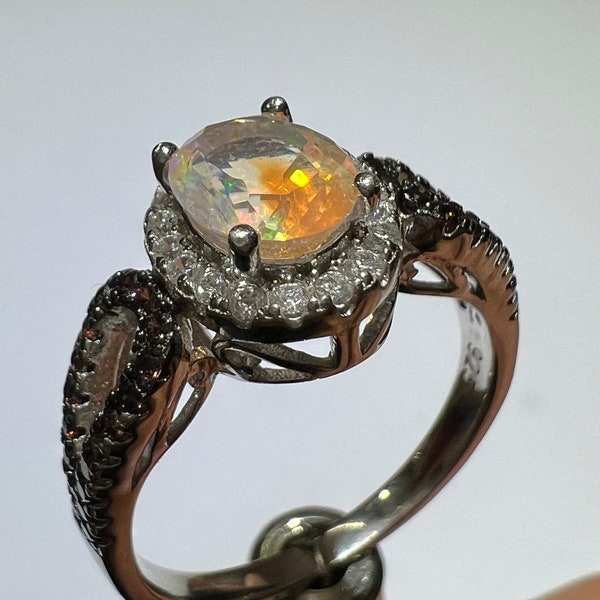 amazing 925 silver ring with its beautiful fire opal total weight 15.60 carats measures 8