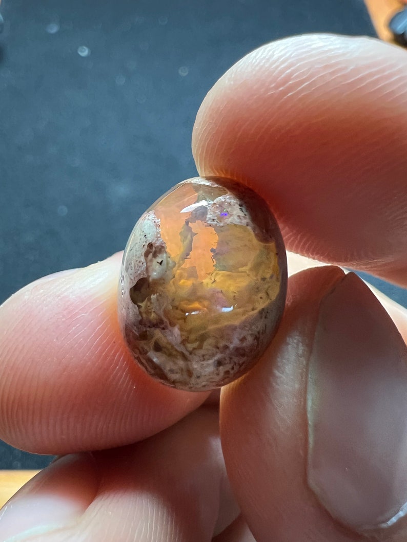 Amazing fire opal on matrix with its beautiful sparkles and landscapes AAA quality weight 10.10 carats measure 16.5x12x8mm Contraluz image 3