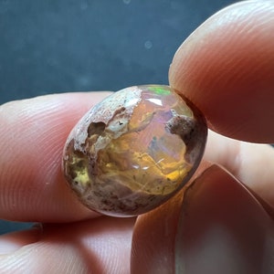 Amazing fire opal on matrix with its beautiful sparkles and landscapes AAA quality weight 10.10 carats measure 16.5x12x8mm Contraluz image 2