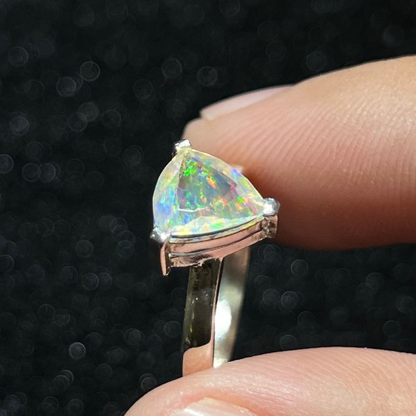 amazing 925 silver ring with its faceted water opal with its beautiful sparkles AAA quality weight 11.00 carats measure 7 925 silver