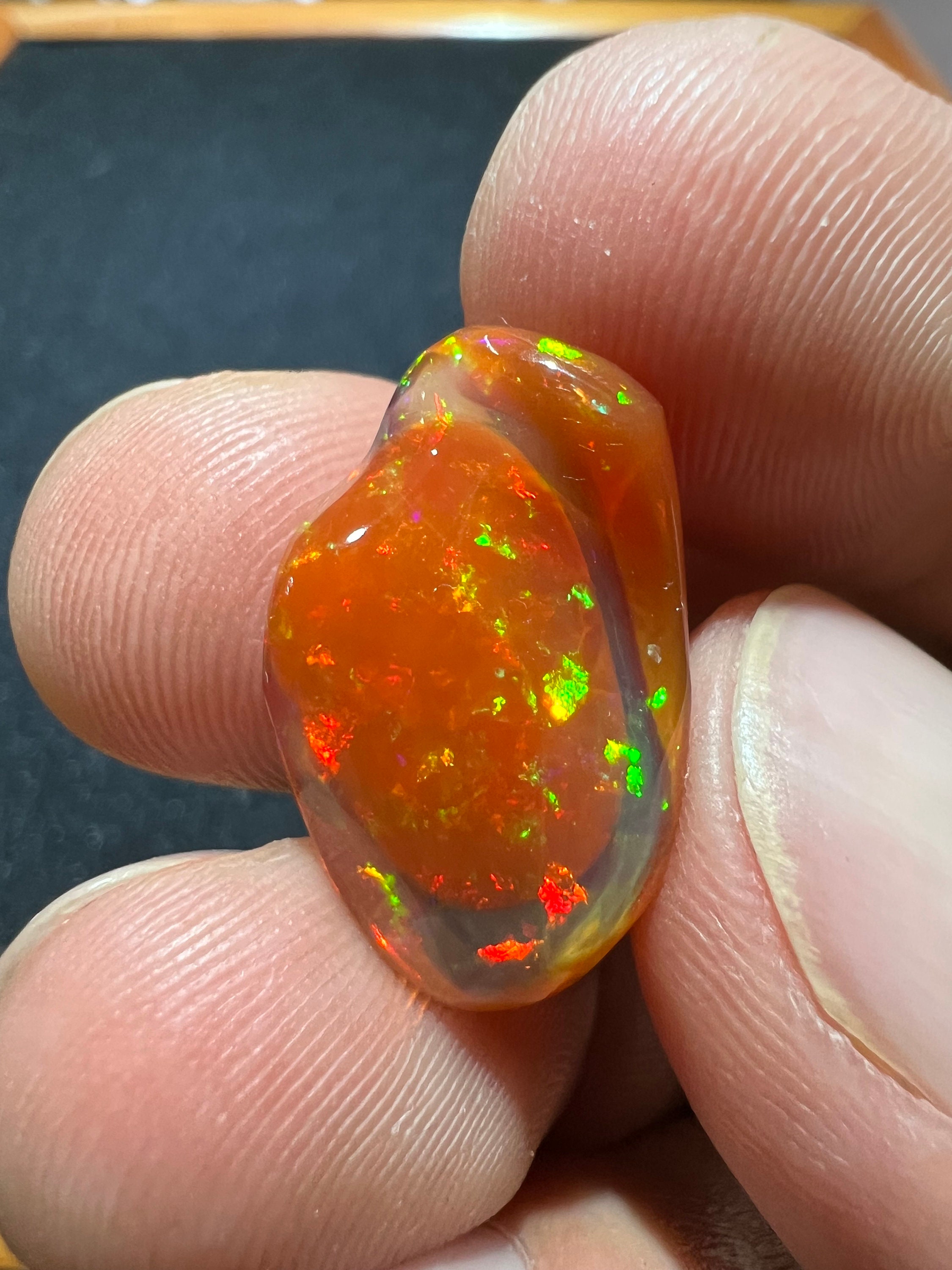 Opale De Feu Naturelle Magnifique 1,45 Carats - Taille émeraude - Couleur Orange - Translucide - Excellente Qualité - Origine Mexique