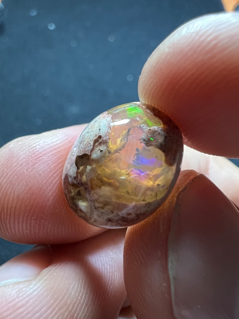 Amazing fire opal on matrix with its beautiful sparkles and landscapes AAA quality weight 10.10 carats measure 16.5x12x8mm Contraluz image 1