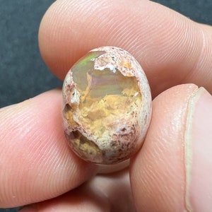 Amazing fire opal on matrix with its beautiful sparkles and landscapes AAA quality weight 10.10 carats measure 16.5x12x8mm Contraluz image 8