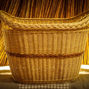 Handgemachter Weiden Wäschekorb: Rustikaler Aufbewahrungskorb