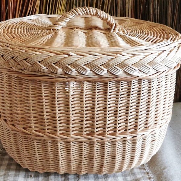 Woven willow box,  Wicker Bag With the Lid,  Handmade basket, A wicker box made of willow