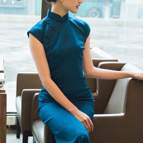 Qipao Dress (1940s) | Imitated Silk with Knot buttons | Royal navy blue | 復古民國風旗袍 原身出袖真開襟 中長款