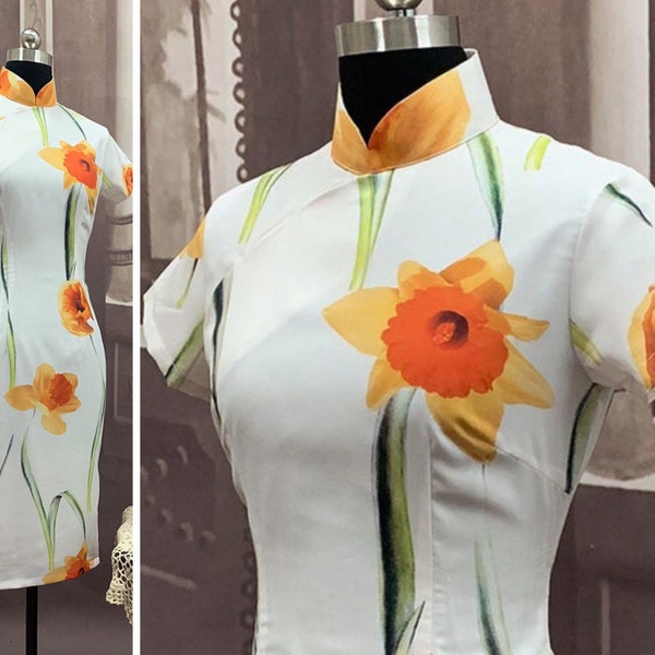 Cheongsam Kleid (1960er Jahre) | Gelber Narzissen-Blumendruck auf weißem Chiffon-Baumwollfutter Historische Inspiration]