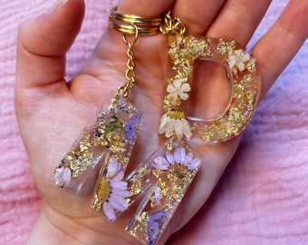 Personalized Initial Resin Flower Keychain / Custom Handmade Epoxy Letter, Number Keychains / Gold Alphabet / Personal Christmas Gift