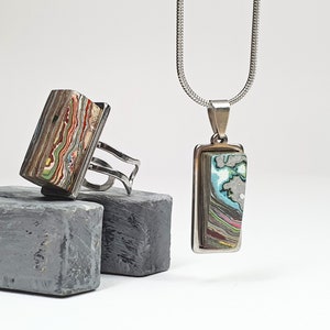 Jewelry set made of layers of graffiti paint, ring and necklace. Handcrafted unique pieces. Upcycled jewelry