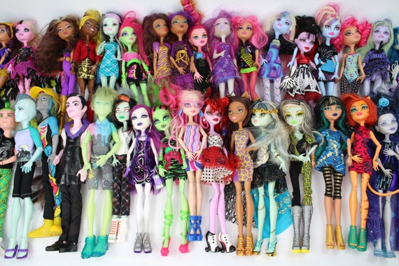 Lot de 8 poupées Monster High