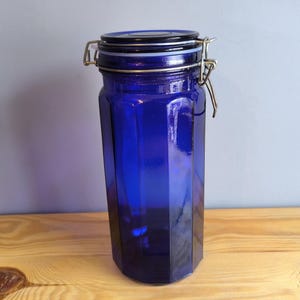 Vintage kobaltblauw glazen 12-zijdige pasta-spaghetti-voorraadpot met verzegeld deksel